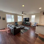 Lakeview Cottage - 3Bed 3Bth Chic Home