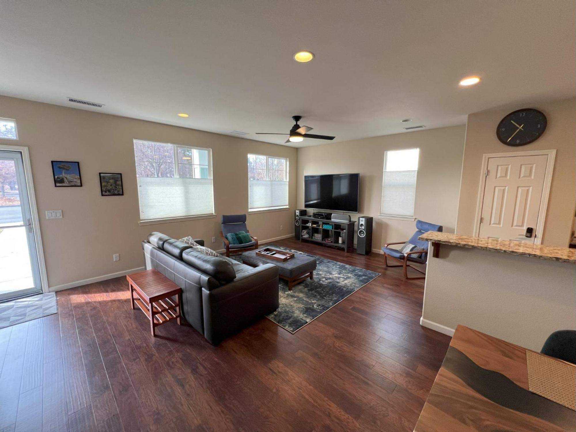 Lakeview - 3bed 3bth Chic Holiday home Reno