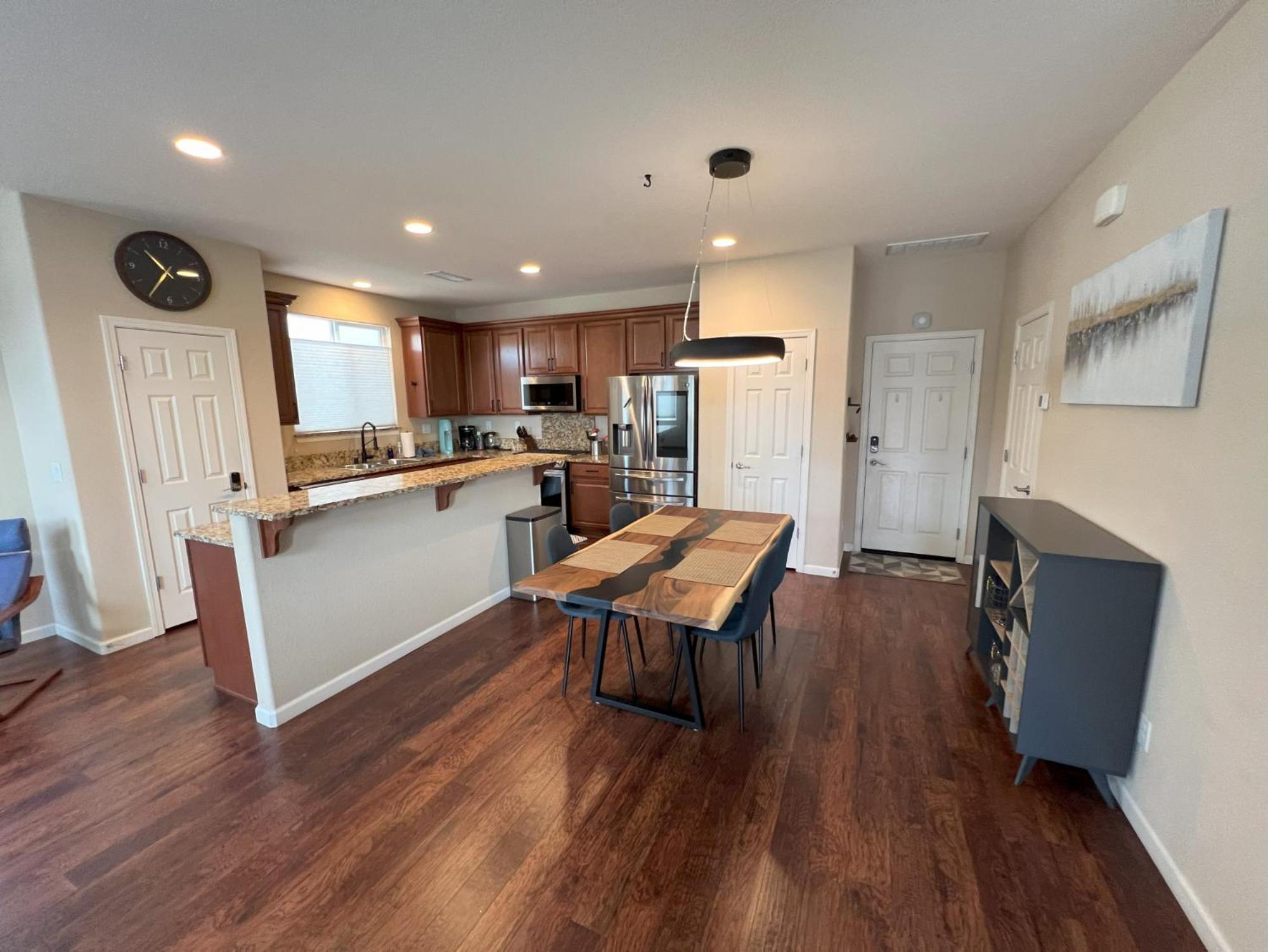 Lakeview - 3bed 3bth Chic Reno