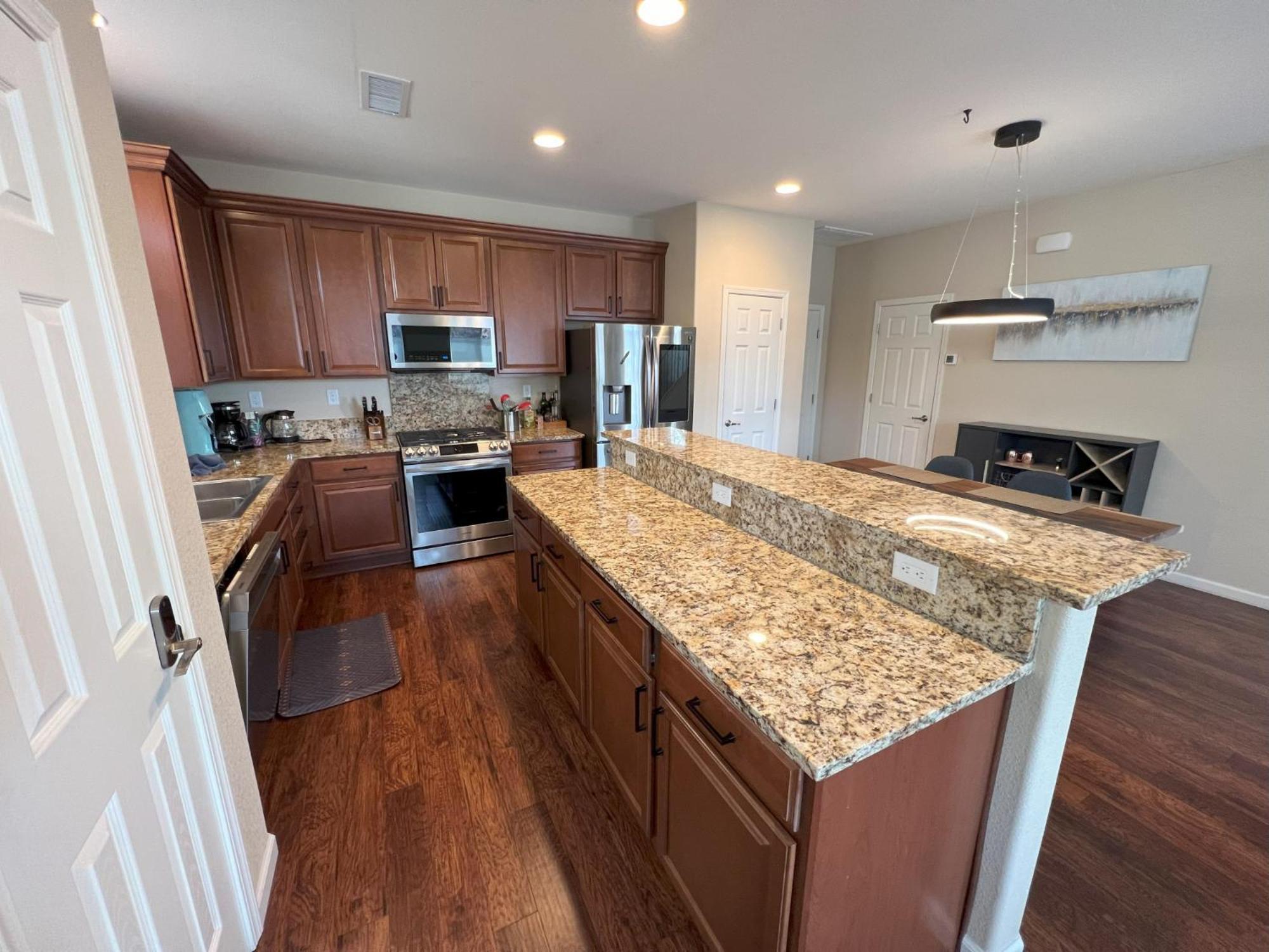 Lakeview - 3bed 3bth Chic Holiday home