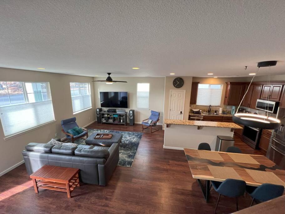 Lakeview - 3bed 3bth Chic Holiday home